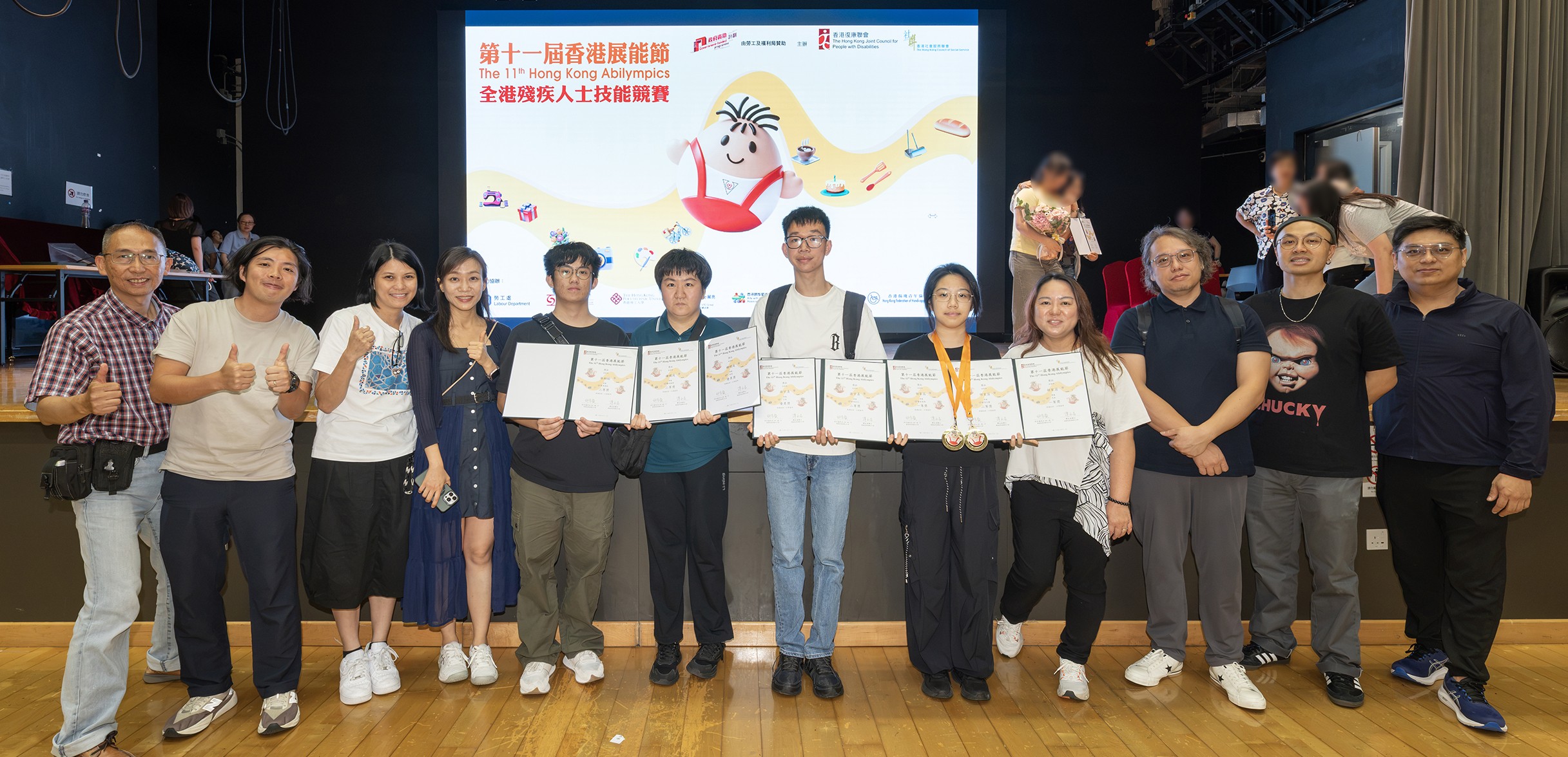展亮得獎者及導師於頒獎典禮合照
